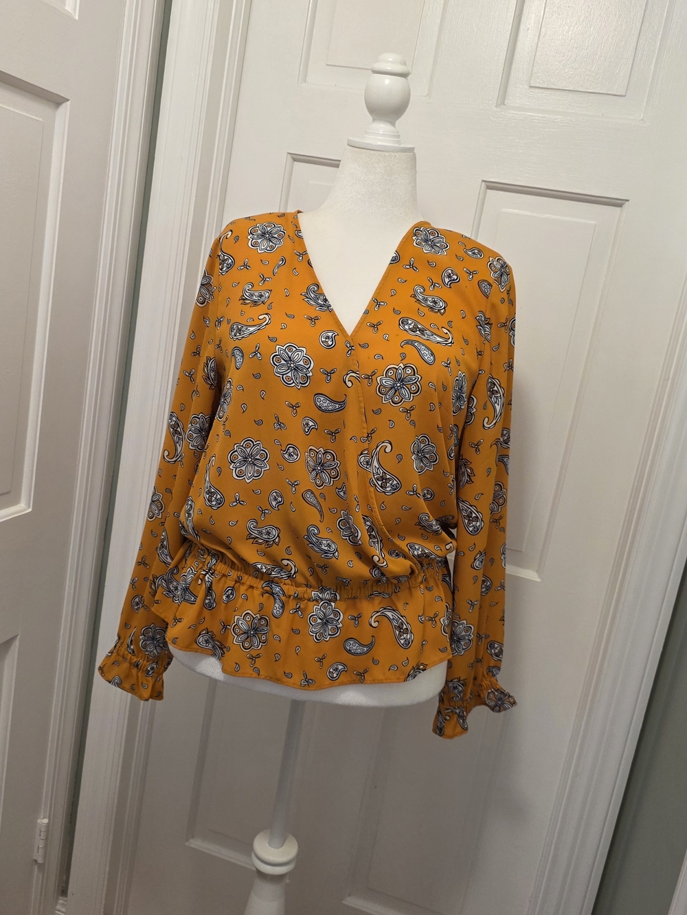 LOFT Outlet Mustard Paisley Peplum V-Neck Blouse Size Large